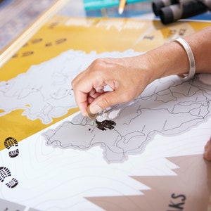 Percorsi escursionistici grattabili e mappa delle vette del Peak District