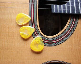 Set of 3 GP-2053 Resin Tone-Master guitar picks