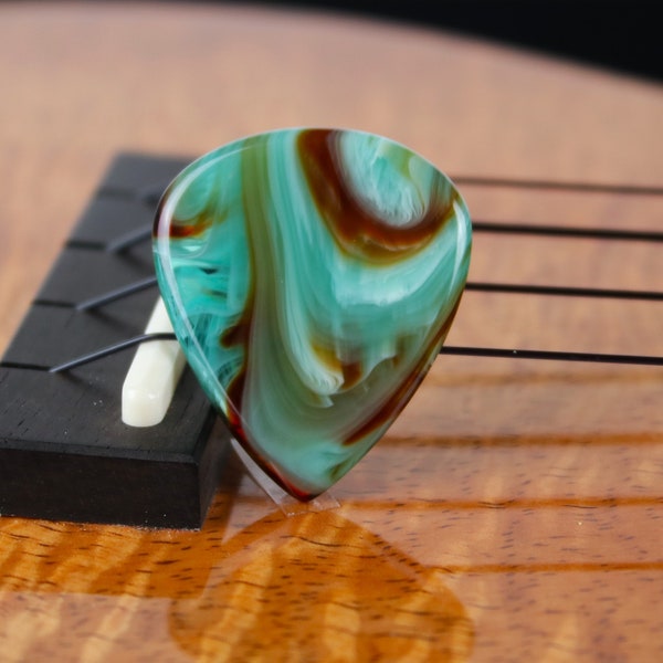 Catalin guitar pick GP-3034 -Chocolate Mint 2024 - High gloss polish (Free US shipping for 2 or more orders!)