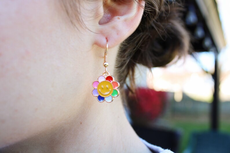 Rainbow Smiling Daisy Rainbow Smile Flower Rainbow Smiling Etsy