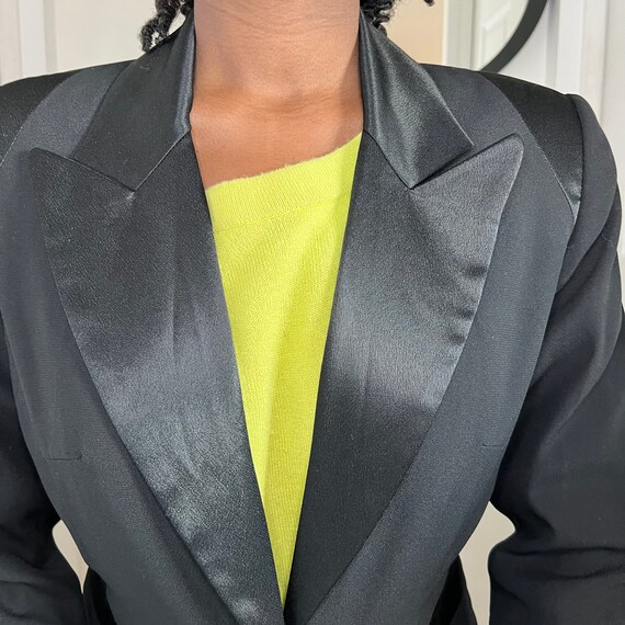 Size 6 Vintage black blazer with sateen collar - image 3