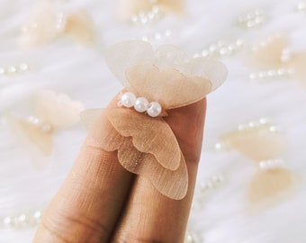 Handgjord organza fjärilsapplikation: Pudermandel med pärlpärlor