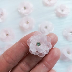 10 Strass PASTEL Rosa Organza Pflaumen-Blütenblumen, 3-Schicht-Blumen, 1-Zoll-, Kristallperlen-Bögen, kleine Applikation zum Aufnähen