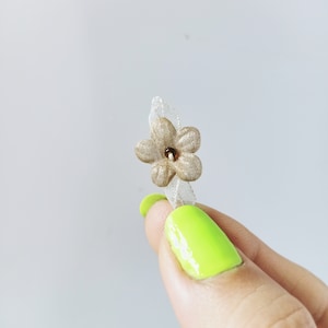15/30/50pcs bruin beige kleine organza bloemen, mini ambachtelijke bloem, verfraaiing, naaien, poppen maken, lingerie strik, kaart maken, handgemaakte levering