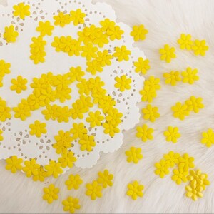 黄色/ラベンダー/緑のダイカットフラワー（50/100個）、シンプルな花柄、ミニチュアクラフト造花、ミニチュアクラフト、花のダイカット