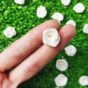 Botões de rosa creme (25/50 unidades), rosetas de 5/8 polegadas, acabamento de véu com aplique de rosa de cetim, botões de cetim marfim, rosas artesanais de lingerie, chapelaria, decoração de casamento