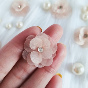 10 Rhinestone Puder-Mandel-Organza-Pflaumen-Blütenblumen, 3-Schicht-Blumen, 1-Zoll-Kristallperlen-Bögen, kleine Applikationen zum Aufnähen