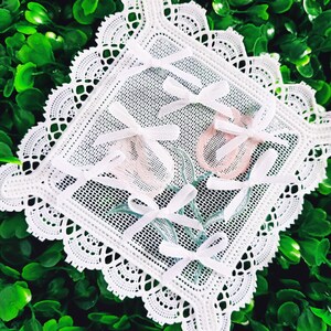 Witte satijnen strikken (25/50 stuks), douchebenodigdheden voor babymeisjes, strikken voor het maken van kaarten, bruiloftsambachten, lingeriebenodigdheden, witte verfraaiing, decoratieve strikken