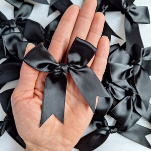 10 grote zwarte satijnen strikken 3,5 inch XL, zwarte lintbogen, met de hand gebonden rafelig gecontroleerd, verjaardagsfeest, gunst geschenkzak strikken, grote satijnen luxe strikken