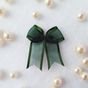Fiocchi di organza verde muschio (25/50 pezzi), fiocchi per biglietti d'invito, fiocchi di chiffon, mini applicazioni, abbellimenti verde scuro, fiocchi pre-annodati, fiocchi artigianali