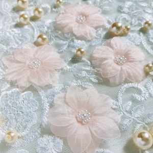 5 flores com miçangas de organza de damasco blush, flores de duas camadas, apliques de flores de organza, chapelaria, flor de casamento rosa, flor de costura, fornecimento de alfaiate