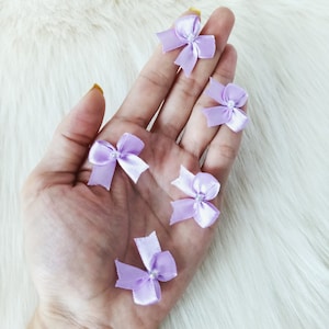 Lazos de lavanda con/sin perla AB (12/25/50 piezas), mini arcos de satén, fabricación de tarjetas de invitación, arcos de lencería, arcos de etiqueta de regalo, coser en arco, boda