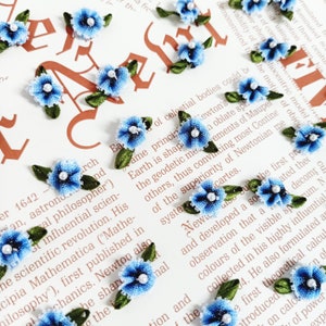 15 mini flores de satén con cuentas (naranja, violeta, azul, mezcla), mini flores para manualidades, adornos florales, manualidades de costura, fabricación de muñecas, lazos para lencería, fabricación de tarjetas