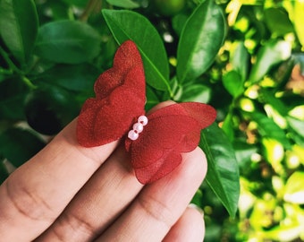 Vinröd 3D Organza Fjärilsapplikation: Pärlutskimrande dekoration (5/10 st)
