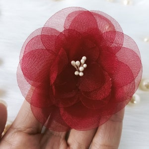 3 Roses d'oeillet d'organza de Bourgogne 2.5'', décor de fleur de mariage, bouquet et corsages, embellissement de rose, applique de Bourgogne, têtes de rose de Bourgogne
