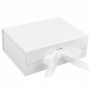 Luxury magnetic gift box for birthdays, weddings, bridesmaid proposals, Christmas, and more. Customizable text. Available in Black Airplane, Marble Pink, White Ribbon, and Black Ribbon. Dimensions: 30x20x8cm (Airplane) and 26x19x8cm