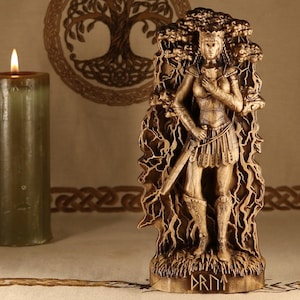 Walküre, Holzfigur Þrúðr, Thrud Göttinnenstatue, nordisches heidnisches Dekor, keltische Holzschnitzerei