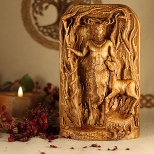 Handgefertigte Cernunnos Holzstatue: Keltische gehörnte Gottheit
