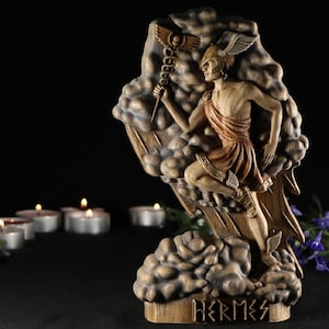 Statua di Hermes, dio Hermes, scultura di Hermes, statua greca, scultura greca, arte della mitologia greca, statua del dio greco, scultura in legno, intaglio del legno