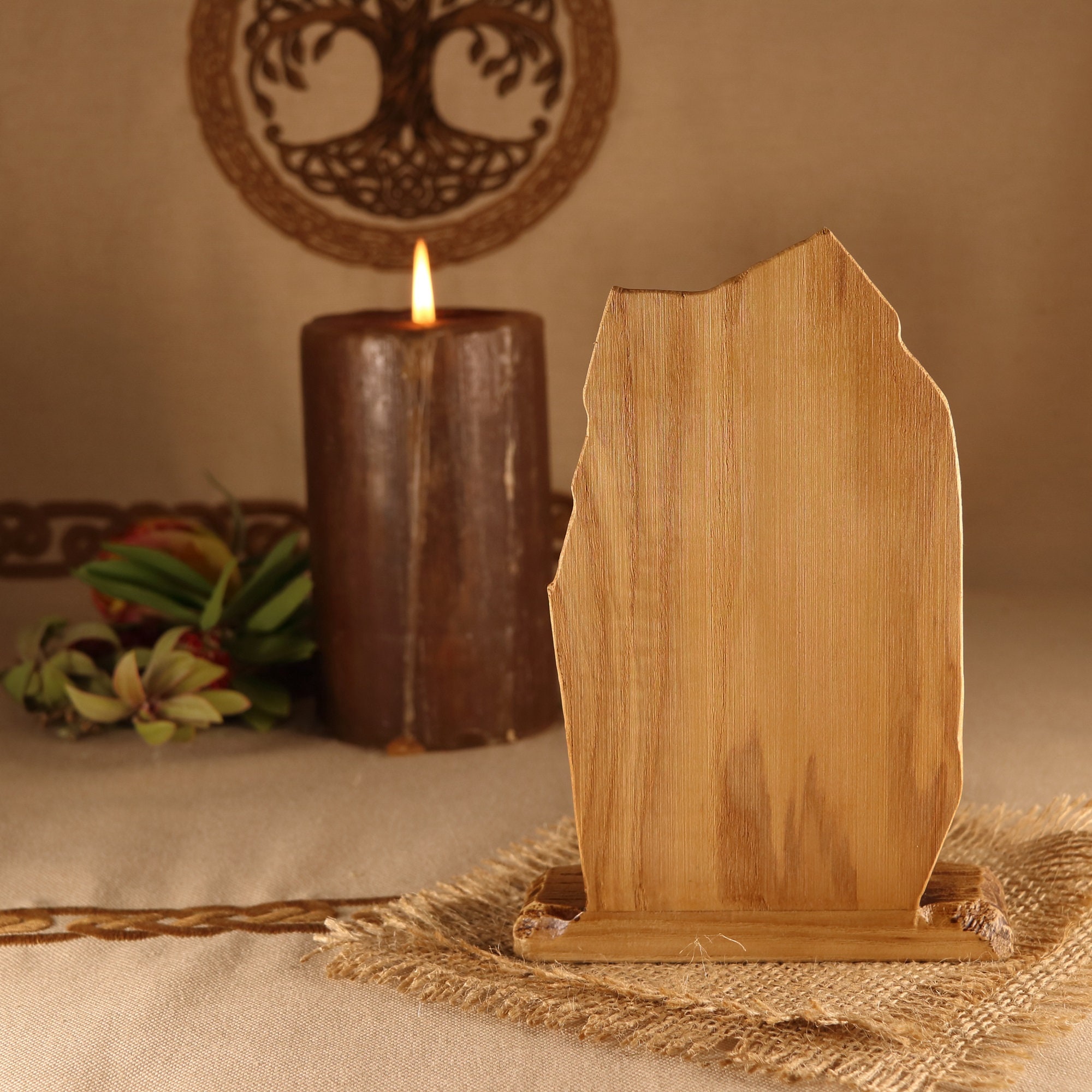 手作りのヘル像：北欧神話の死の女神、トネリコ材の彫刻 - Etsy 日本