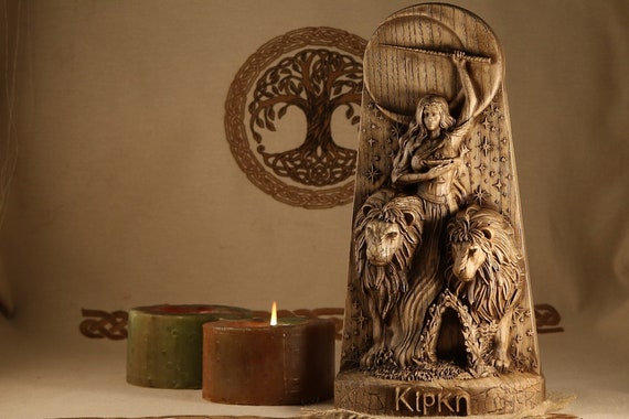 Base En Bois Ronde De 24 Cm De Diamètre De Greca En Pin Massif, Non Traitée, Peut être Peinte, Idéale Pour Les Sculptures, Maquettes, Figurines, Etc. Fabriquée En Espagne. Inclut 1 Pièce