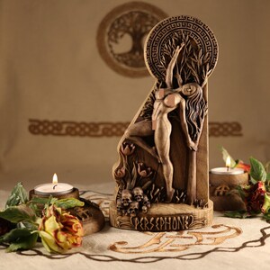 Estátua de madeira de Perséfone, decoração de altar da deusa grega, presente da mitologia do submundo para ela.