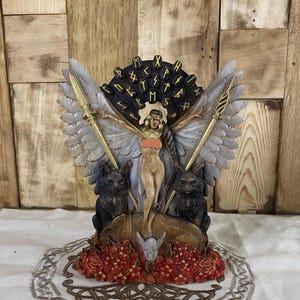 ガイア像：ギリシャ神話の母なる大地の女神、木彫り - Etsy 日本