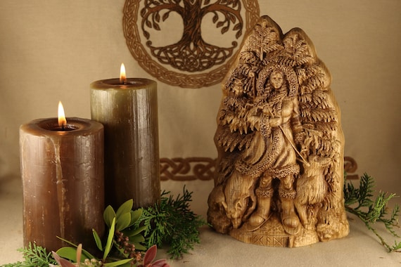 Skadi, Pagan goddess statue norse  , Wood carving Wood sculptura