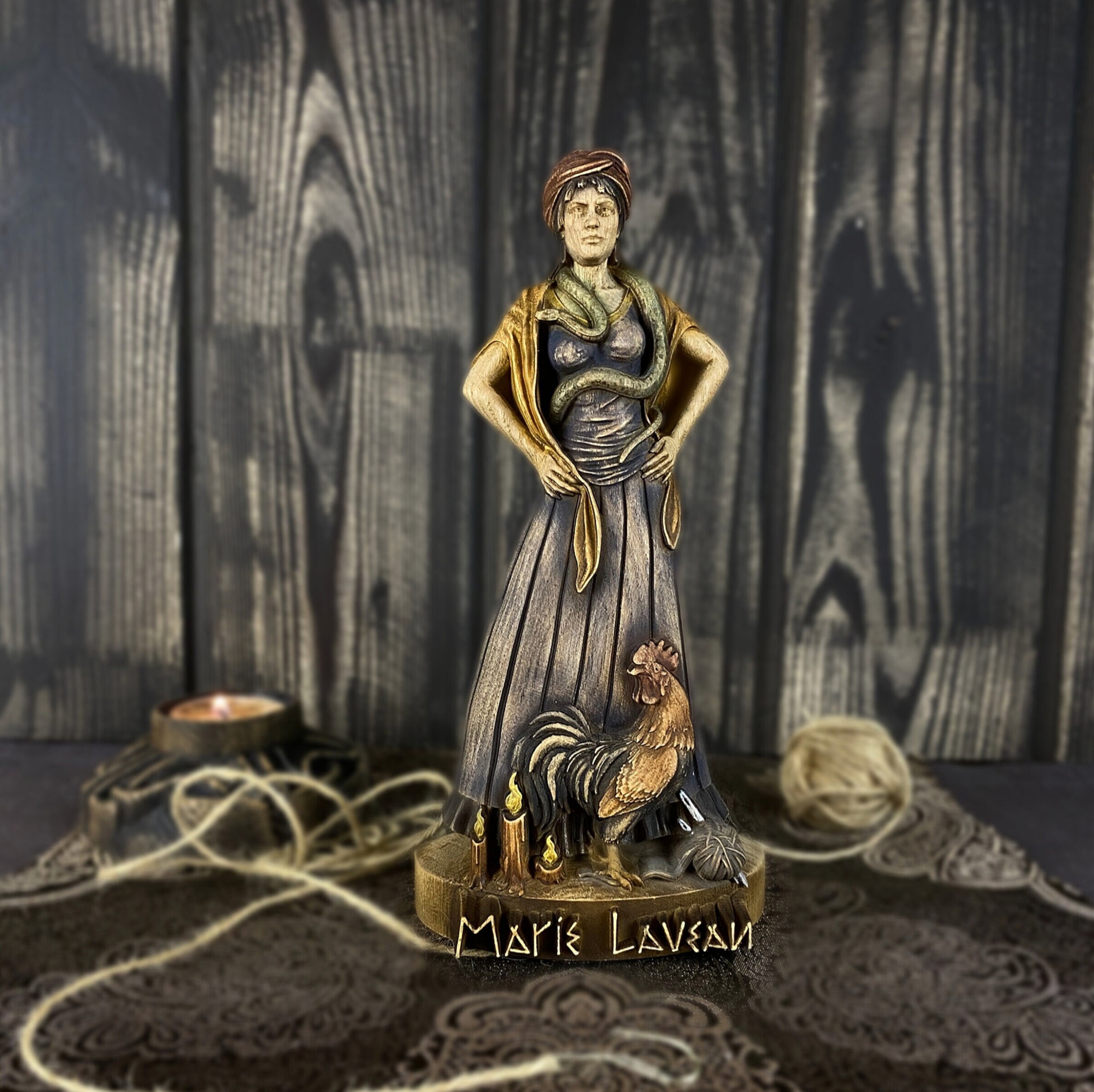 マリー・ラヴォー像：ブードゥー教の女王の祭壇装飾、ニューオーリンズ