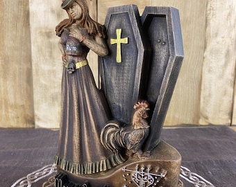 Mama Brigitte-staty: haitisk Vodou Loa, snidade altardekor i trä