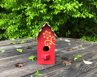 Cedar Birdhouse with Stencil