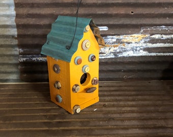 Beautiful Buttons Birdhouse