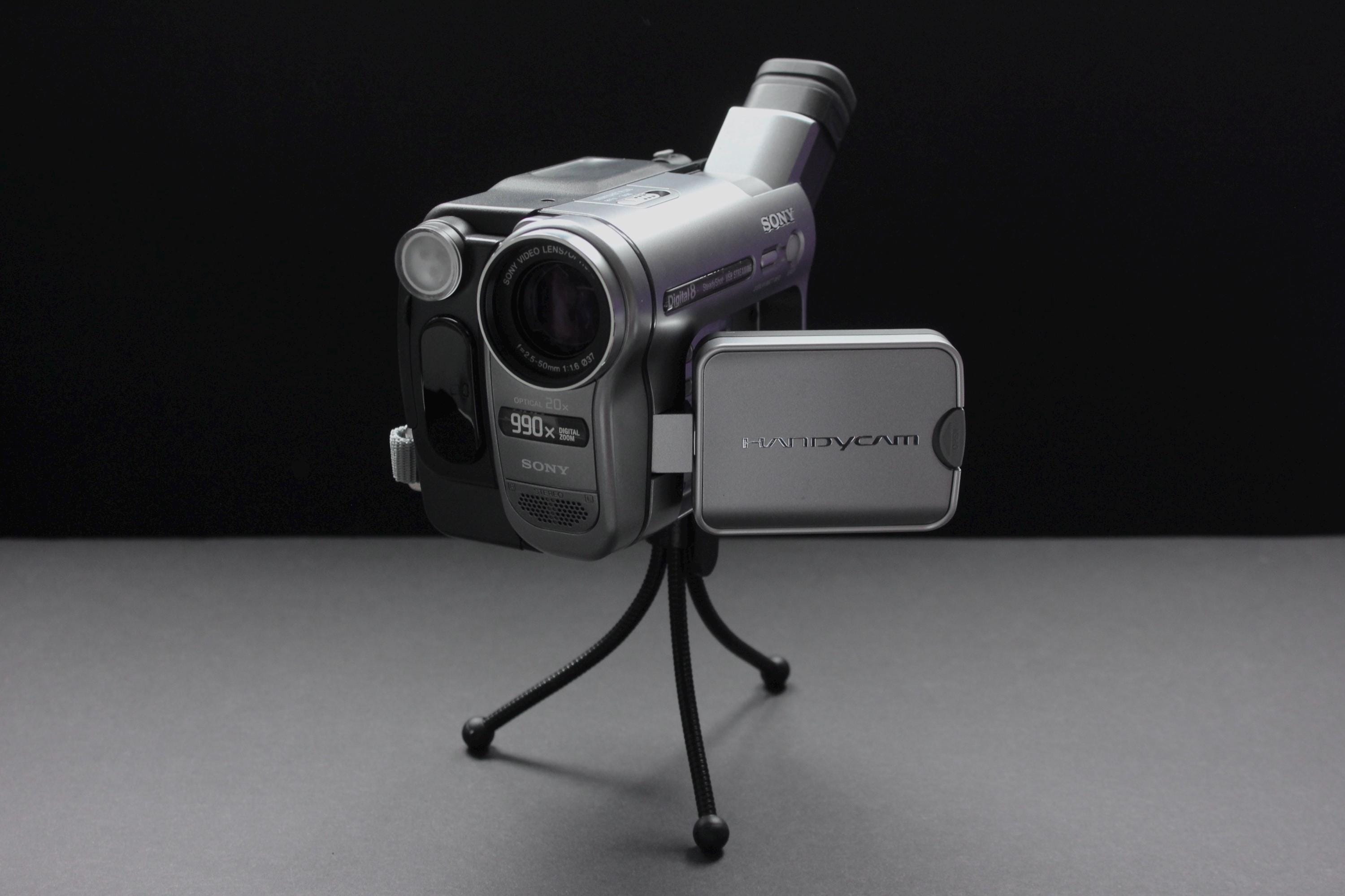 【稀少】SONY Handycam Video8 CCD-TR270 Sony Video Camera Recorder CCD-Fx270 Bundle - For Parts or