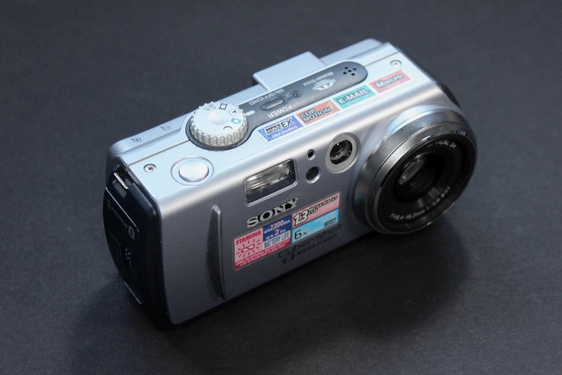 Sony Cyber-shot DSC-P30: Vintage Compact Digital Camera - Y2K