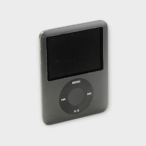 Apple iPod Nano 8GB (3th Gen) | MP3 Player | Retro Digital Music | Y2K Portable Audio | Vintage Tech | Classic iPod | Collectible Gadget