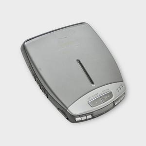 AIWA XP-760 CD Player: Vintage Discman with E.A.S.S.