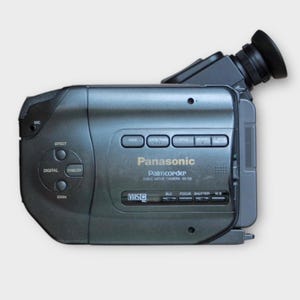 Videocámara Panasonic NV-S6 VHS-C: cámara de vídeo digital retro del año 2000
