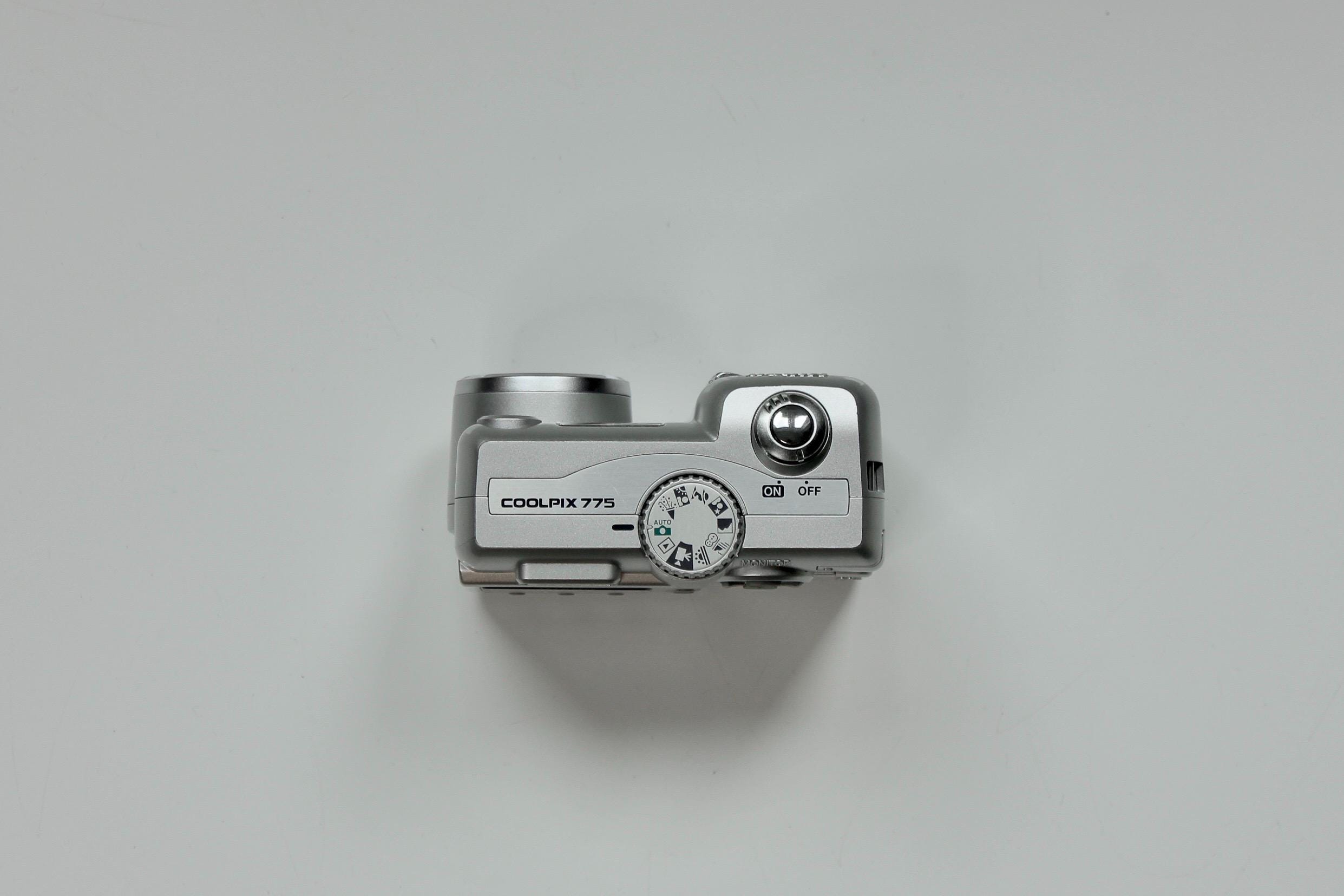 Nikon COOLPIX 775 ニコン クールピクス 銀 コンデジ Y2K Nikon
