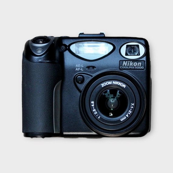 Nikon Coolpix 5000 | Digicam | Y2K | Compact Photo Camera | Point