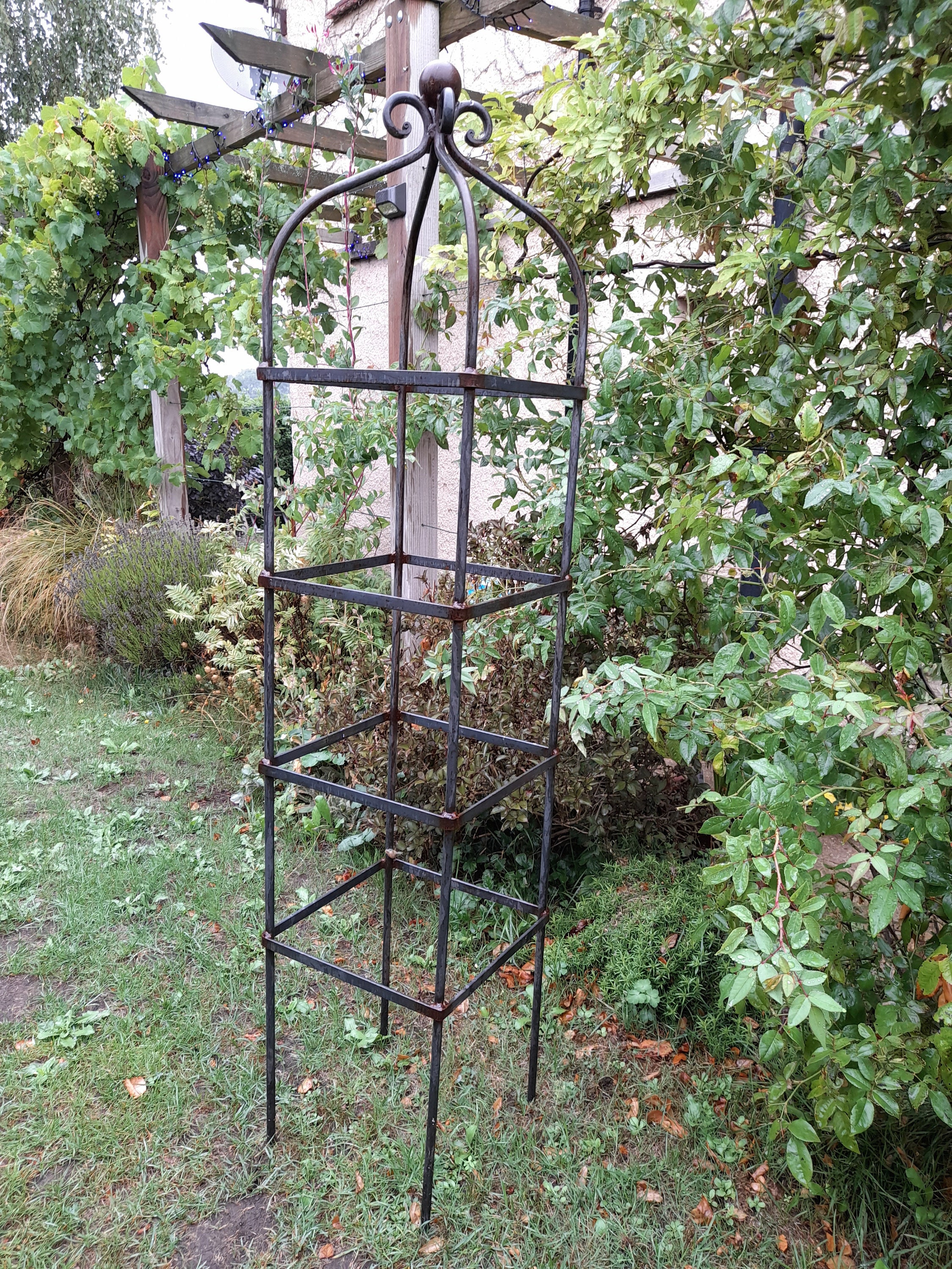 onder moeilijk Integraal Hand forged Obelisk plant support-Blacksmith-garden - Etsy België