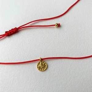 Collier ou tour de cou réglable cordon rouge, chaîne du destin, breloque pièce de monnaie ottomane plaqué or, minimaliste, kabbale, cadeau unique de l&#39;histoire de la chance