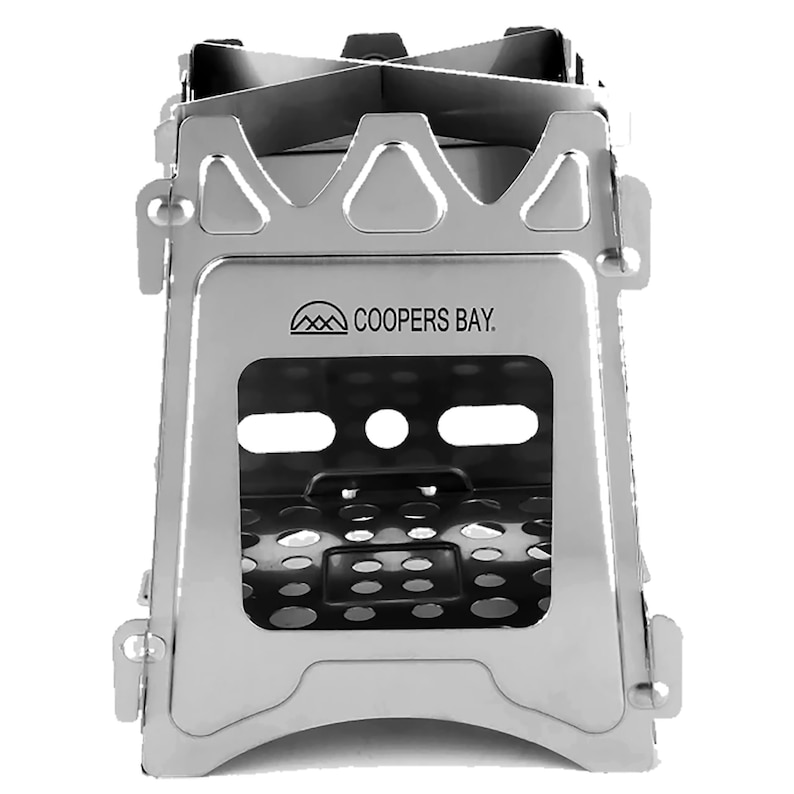 Peut inclure: Un r&eacute;chaud de camping en m&eacute;tal argent&eacute; avec un logo qui dit "Coopers Bay".