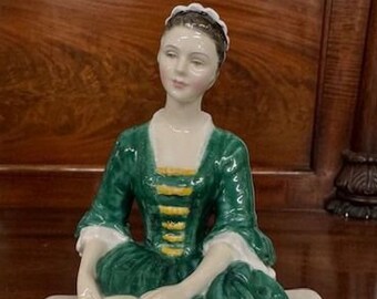 Royal Doulton Figurine A Lady from Williamsburg HN2228