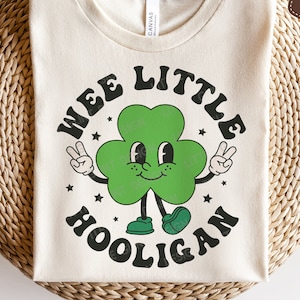 Wee Little Hooligan SVG, St Patrick Tag SVG, Kleeblatt SVG, Retro Klee Png, Kinder St Patricks Shirt, SVG-Dateien für Cricut