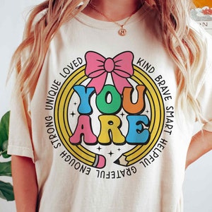 Você é gentil SVG PNG, Professor Png, Coquette Pencil Png, De volta às aulas Svg, Camisa do professor, Sublimação Png, Arquivos Svg para Cricut