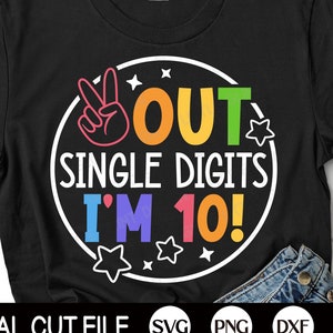 Peace Out Single Digits I’m 10 SVG, Dixième anniversaire Svg, Anniversaire des enfants Svg, Anniversaire de 10 ans, Chemise d’anniversaire pour enfants, Fichiers Svg pour Cricut