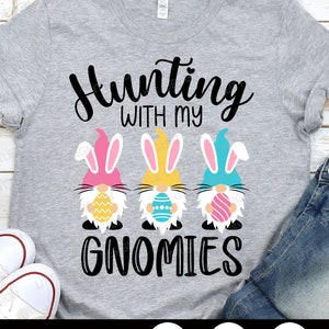 Caçando com meus gnomos Svg, Feliz Páscoa Svg, Gnome Svg, Bunny Gnomies Shirt, Kids Easter Svg, Boy Easter Svg, Dxf, Svg Files For Cricut