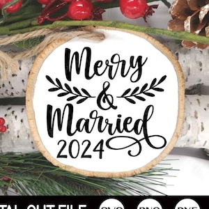 Joyeux et mariés Noël 2024 SVG, notre première décoration de Noël, Svg de Noël, M. et Mme, premier Noël, Noël, fichiers Svg pour Cricut