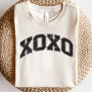 XOXO Varsity SVG, Retro Valentine SVG, Liebe SVG, Groovy Valentine Png, Valentinstag Shirts, SVG-Dateien für Cricut