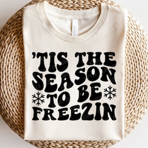 To jest sezon na Freezin SVG, Boże Narodzenie SVG, Groovy świąteczny prezent, Retro świąteczna koszulka, Png, pliki SVG dla Cricut